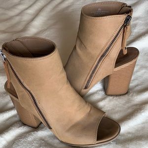 DV peep toe zip booties sz 8.5